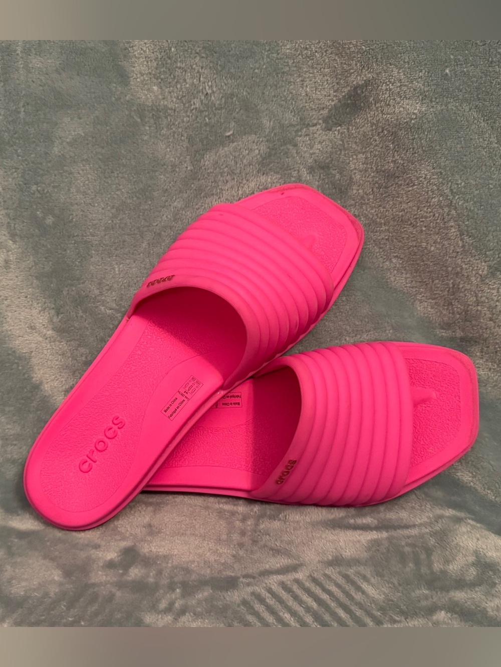 CROCS Women's Hot Pink Ribbed Slide Sandals